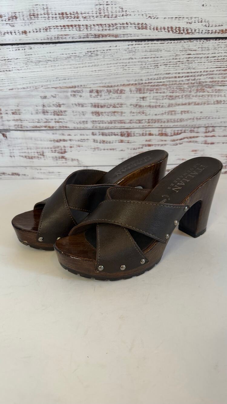 Italian Shoemakers Brown Leather Criss Cross Studded Platform Clogs Size 8 1/2